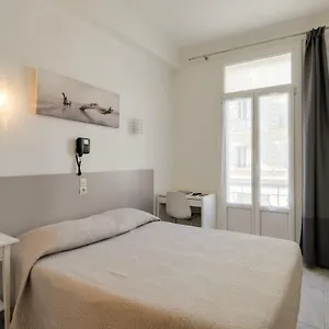 https://hotel-au-tropico.fr-provencehotel.com